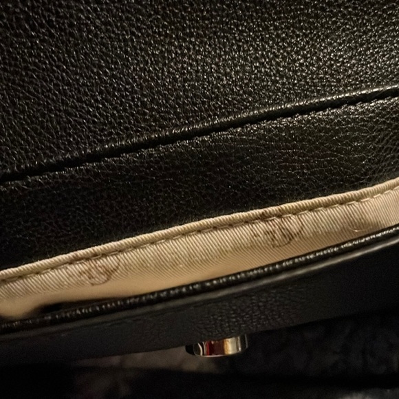 Used guess purse in good condition - Picture 3 of 6